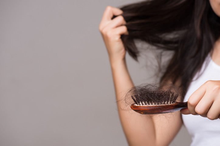 Tudo o que precisa de saber sobre a queda de cabelo e a sua prevenção e tratamento
