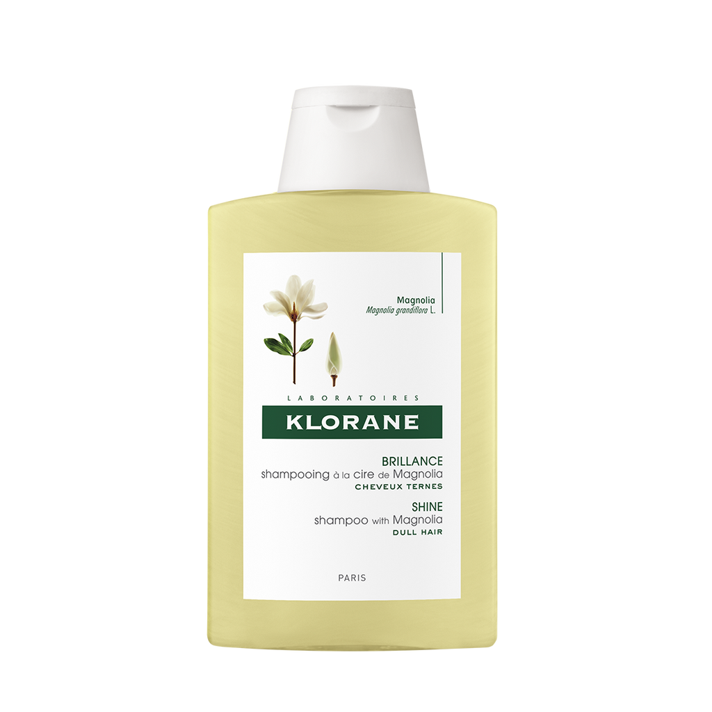 Klorane Capilar Champô Cera de Magnólia envolve o cabelo suavemente para hidratá-lo e reconstruir o seu filme de proteção natural. O cabelo fica mais suave e leve com um brilho intenso.